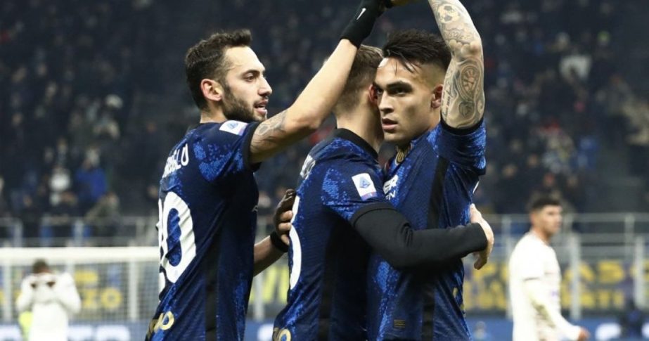 Inter Milan's Lautaro Martinez (right) celebrates scoring a goal with his teammates against Cagliari at San Siro in Milan on Sunday. Agency photo