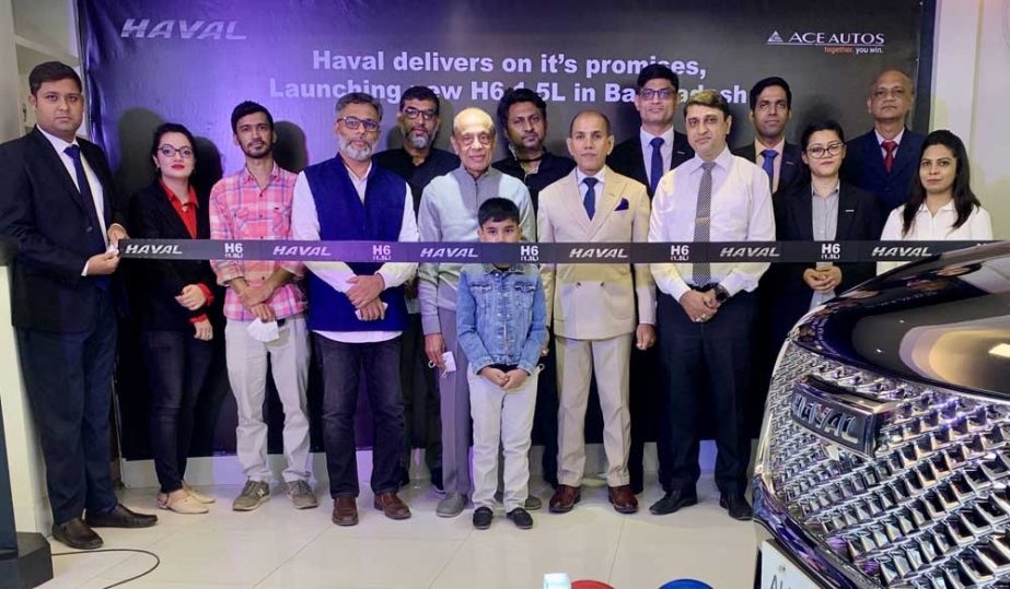 Azharul Islam, CEO of Ace Autos (exclusive distributor of Haval Motors), inaugurating its 2nd H6 model with 1.5L turbo engine at its head office in the capital recently. Senior executives of the company were present.