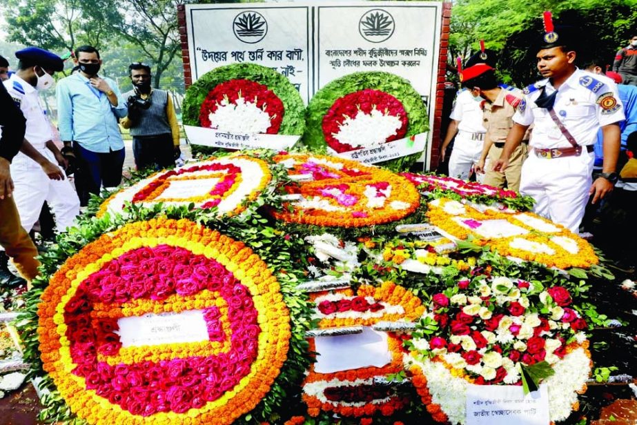 People from all walks of life pay rich tributes to martyred intellectuals by placing wreaths at the Mirpur Shahid Buddhijibi Memorial in the capital marking the Martyred Intellectuals Day on Tuesday. NN photo