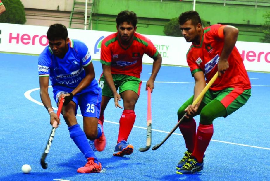 A scene from the match of the Hero Asian Champions Trophy men's hockey tournament between Bangladesh and India at the Maulana Bhashani National Hockey Stadium on Wednesday. NN photo
