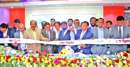 Nur Mohammed, Chairman of Executive Committee of Jamuna Bank Ltd, inaugurating the bank's 152nd branch at Jhenaidah's Agnibina road recently. Mirza Elias Uddin Ahmed, Managing Director and CEO of the bank was also present.