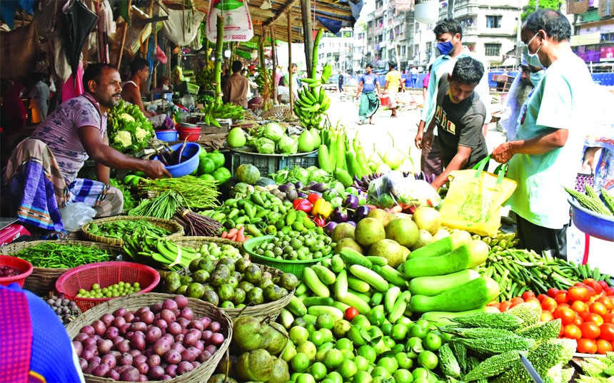 Winter vegetables were abundant and cheaper in city markets while prices of chicken rose further on Friday, the first weekend day in the capital.