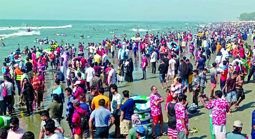 Thousands of tourists flock to Cox's Bazar beach to spend the three-day holiday that started on Thursday. This photo was taken on Friday.