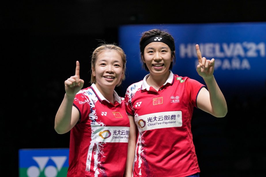Chen Qingchen (left) and Jia Yifan celebrate after winning the final of the women's doubles at the TotalEnergies BWF World Badminton Championships in Huelva, Spain on Sunday. Agency photo