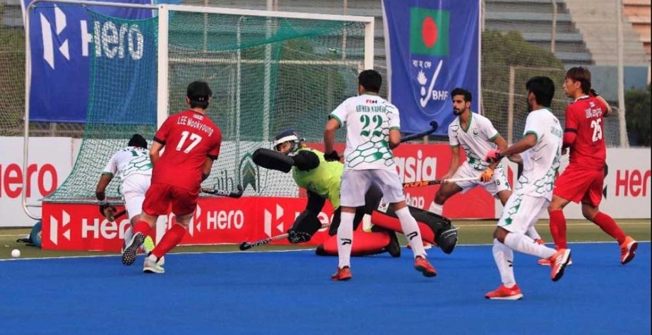 A view of the semi-final match of the Hero Asian Champions Trophy men's hockey tournament between South Korea and Pakistan at the Maulana Bhashani National Hockey Stadium on Tuesday. NN photo