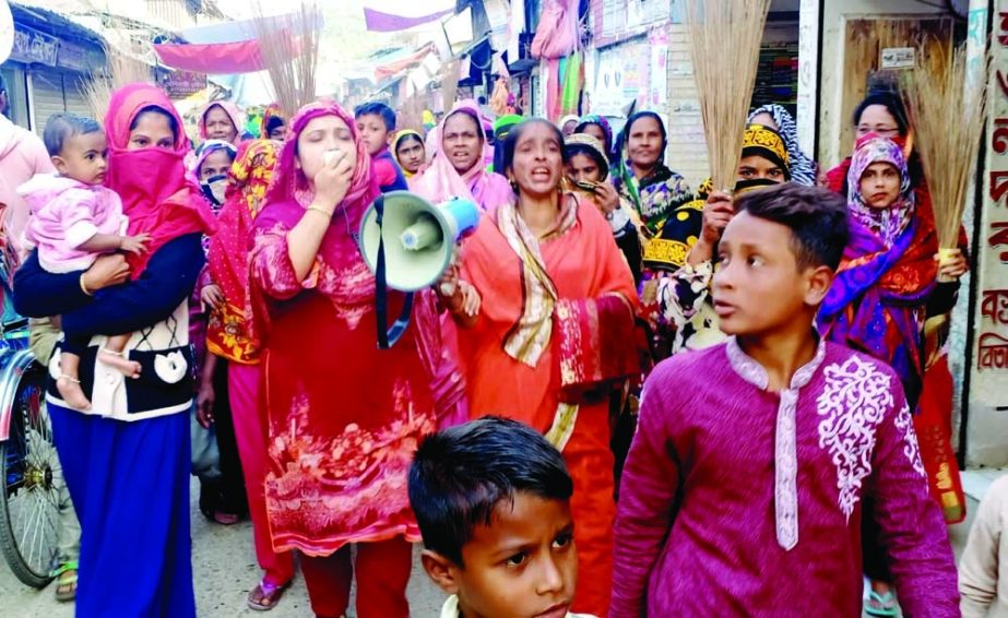 GALACHIPA (Patuakhali): Mohila Awami League brings out a procession on Sunday protesting indecent remarks of AL leader about AL women activists in Galachipa Upazila recently. NN photo