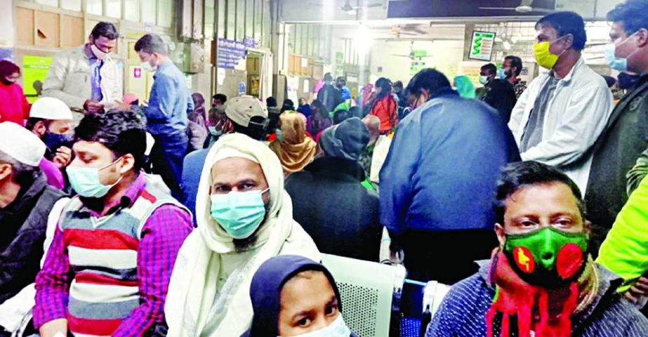 Patients throng Dhaka Medial College Hospital out patient department on Tuesday. NN photo