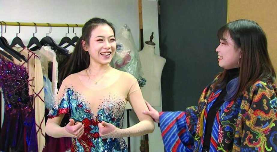 Zhang Yixuan (left) in the first dress designed by her sister Zhang Yifan (right).