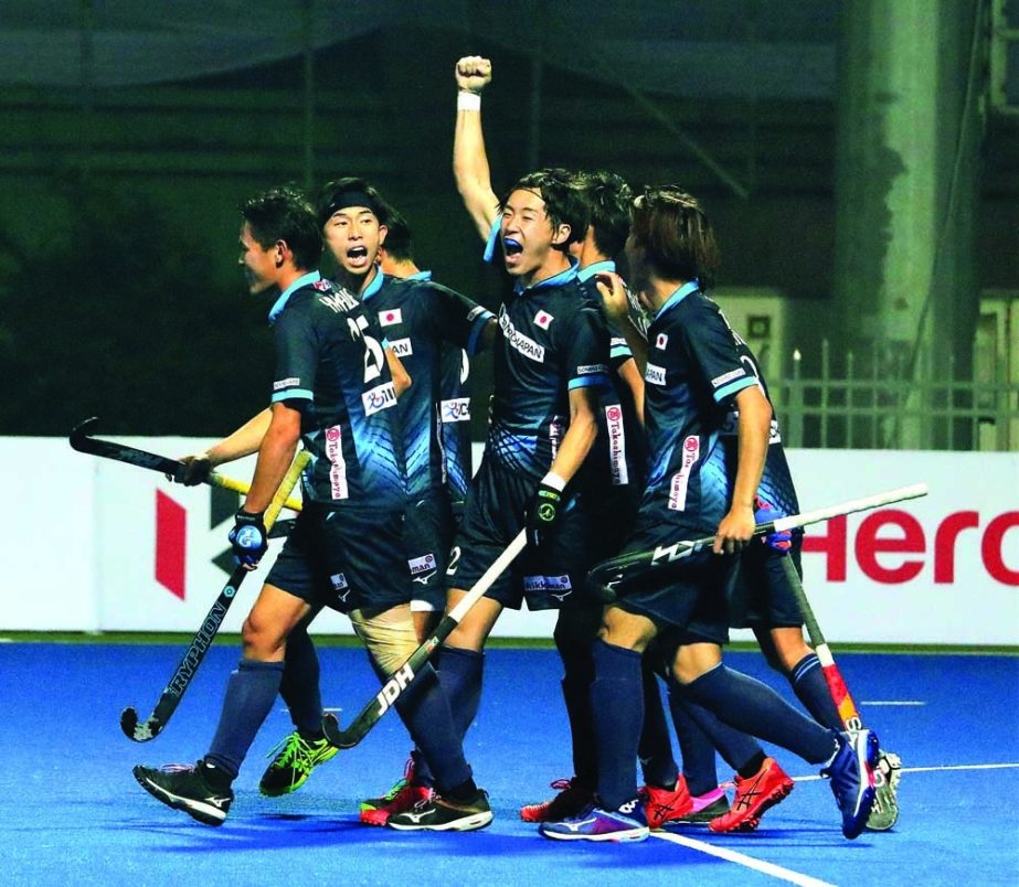 Players of South Korea celebrate after scoring a goal against Japan in their final match of the Hero Asian Champions Trophy men's hockey tournament at the Maulana Bhashani National Hockey Stadium on Wednesday. Agency photo
