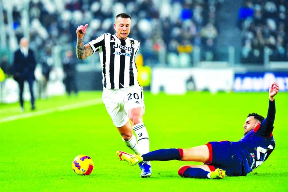 Juventus' Federico Bernardeschi (left) in action with Cagliari's Charalampos Lykogiannis during a Serie A football match between Juventus and Cagliari in Turin, Italy on Tuesday. Agency photo