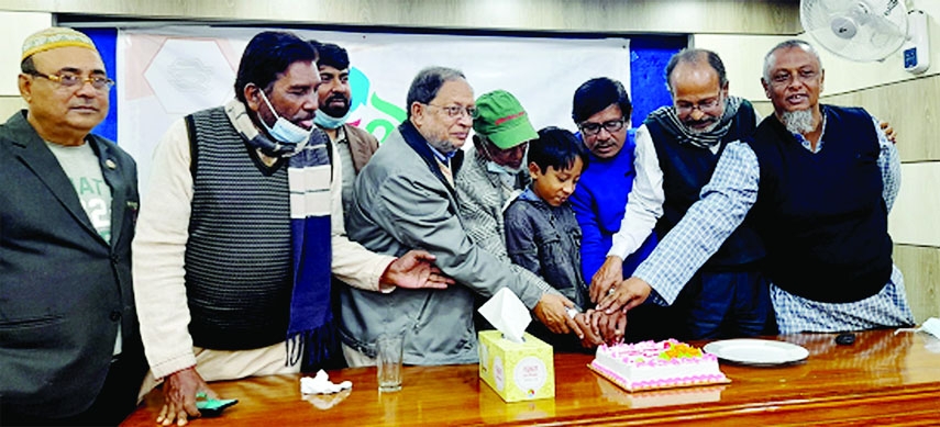 BAGERHAT: Nihar Ranjan Saha, Bagerhat Correspondent of the daily Ittefaq arranges a cake cutting function making the 69th founding anniversary the daily in Bagerhat on Friday.