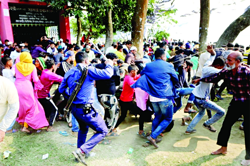 Police charge baton after chase and counter-chase between supporters of rival candidates at Dohori School centre under Kamola Union of Louhajang upazila in Munshiganj on Sunday in the 4th phase of UP election.