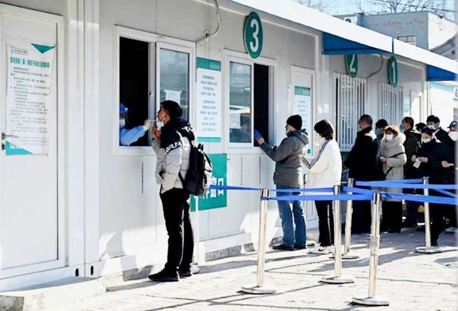 People line up for taking booster doze, reports from Beijing. Agency photo