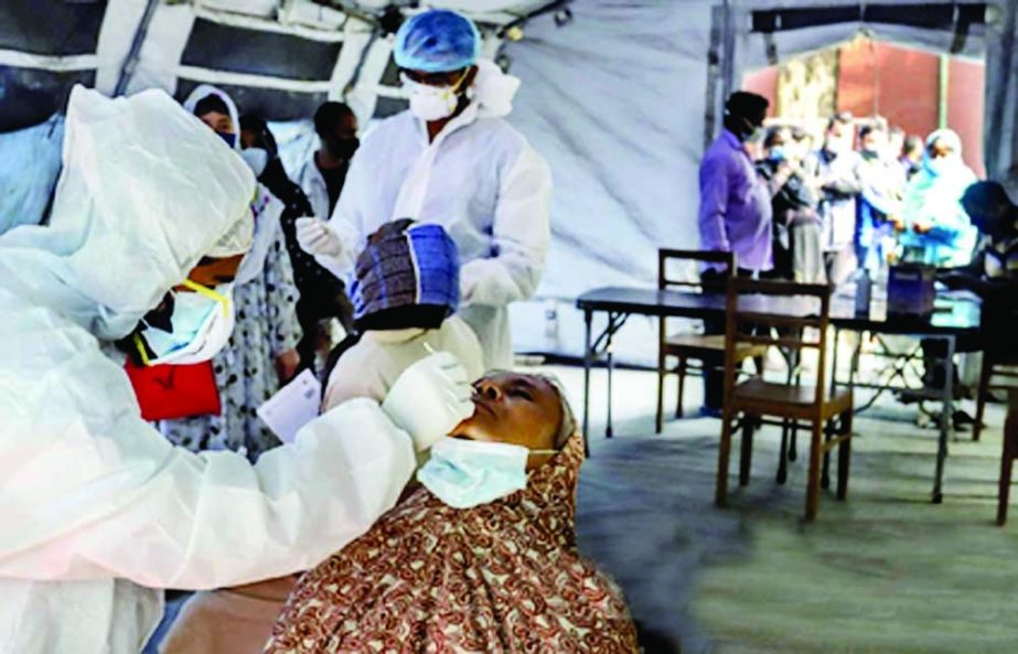 The number of Covid-19 infected patients is increasing again in the country. The photo shows people started gathering at Suhrawardi Medical College Hospital for corona test on Wednesday. NN photo