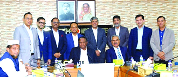 A delegation of the BGMEA led by its President Faruque Hassan and the Commerce Minister Tipu Munshi pose for a photograph at the secretariat in the city on Thursday.