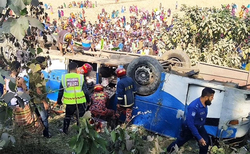 A passenger-bus fell into a roadside ditch at Solonga border area of Royganj and Ullapara in Sirajganj district on Friday leaving five people dead on the spot.