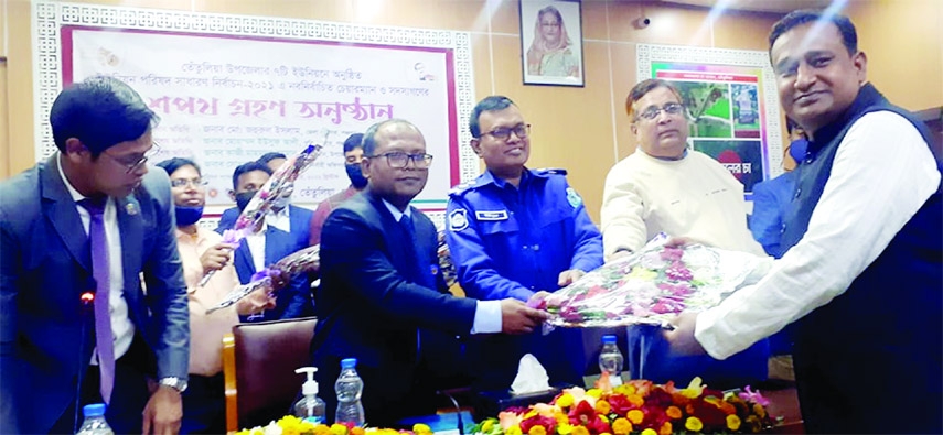 TETULIA (Panchagarh): The newly-elected chairmen and members of seven Unions under Tetulia Upazila in 2nd term Union Parishad Election greet after oath taking programme at UNO Conference Room on Sunday.