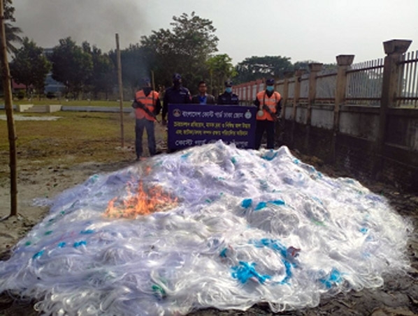 CHANDPUR: Members of Bangladesh Coast Guard led by Station Commander Lft Ruhan Manjur along with Executive Magistrate Imran Hossain Dalim seize current nets worth about Tk 5.25 cr at Trunk Road in Puranbazar in Chandpur Town on Thursday.