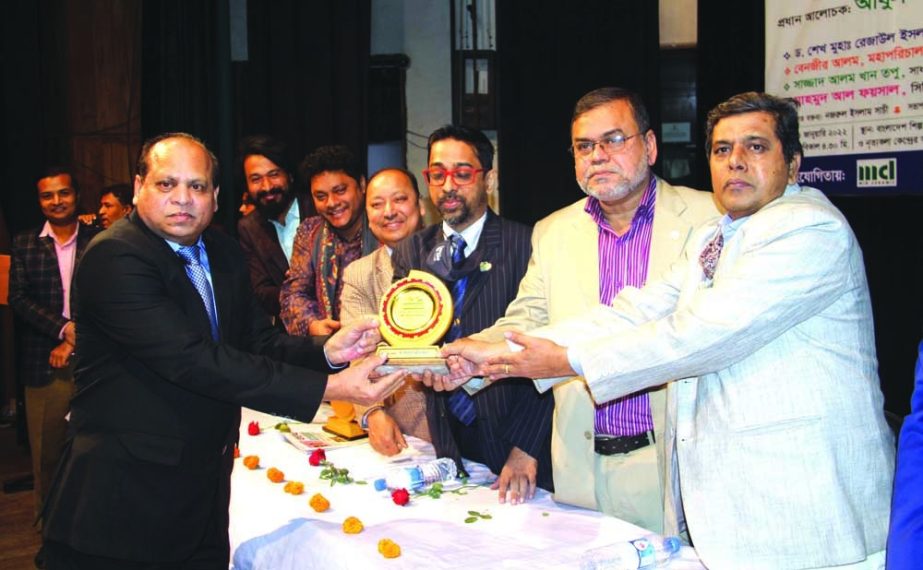 Robin Rahman, Managing Director of Pypon Holdings Limited and expatriate from Papua New Guinea, receving award in the business category at a function held at Shilpakala Academy auditorium in Dhaka on Wednesday.