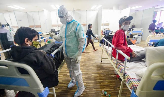 An Indian hospital with newly admitted corona patients.