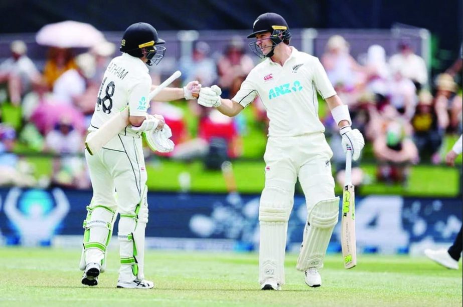 Tom Latham (left) of New Zealand toasting with his teammate Will Young after sharing a hundred-run partnership on the first day of the second Test against Bangladesh at Christchurch in New Zealand on Sunday. Agency photo