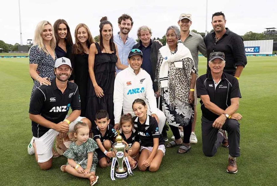 Ross Taylor (center) of New Zealand poses with his family after playing his final Test on Tuesday. Agency photo