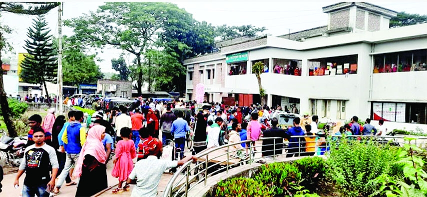 ISHWARDI (Pabna) : People rush at Ishwardi Health Complex for corona vaccines defying health rules and guidelines on Wednesday.
