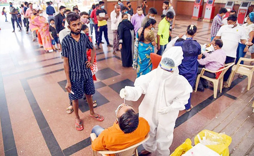 People are waiting for taking vaccine in an Indian vaccine station.