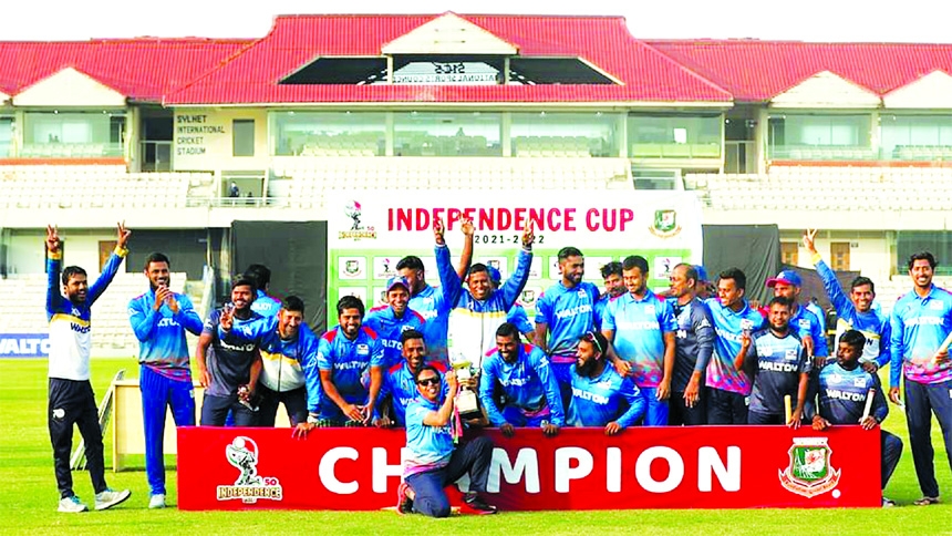 Players of Walton Central Zone posing with trophy after winning the Independence Cup, the One Day Edition of Bangladesh Cricket League (BCL), at Sylhet International Cricket Stadium on Saturday.