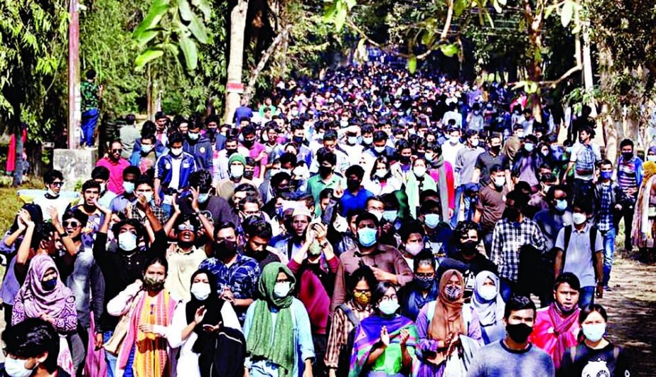 Students of Shahjalal University of Science and Technology (SUST) bring out a massive rally on Monday, demanding resignation of Vice-Chancellor Prof Farid Uddin Ahmed. NN photo