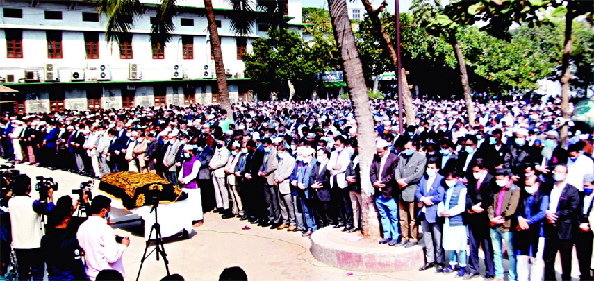 Lawyers including Chief Justice Hasan Foez Siddique attend the Namaz-e-Janaza of Justice TH Khan held on the premises of Supreme Court on Monday.