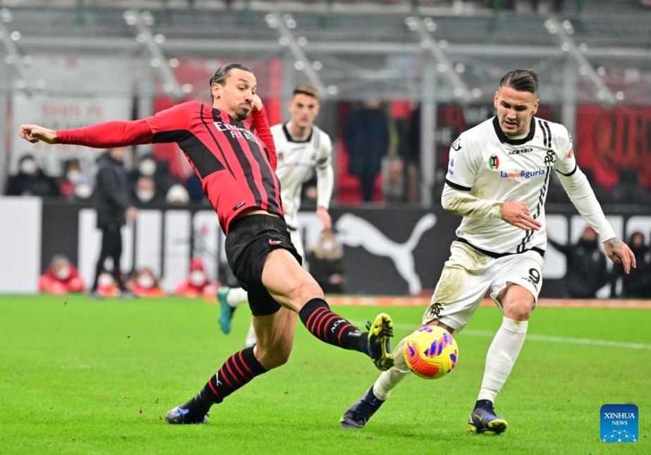 AC Milan's Zlatan Ibrahimovic (left) vies with Spezia's Rey Manaj during a Serie A football match between AC Milan and Spezia in Milan, Italy on Monday. Agency photo