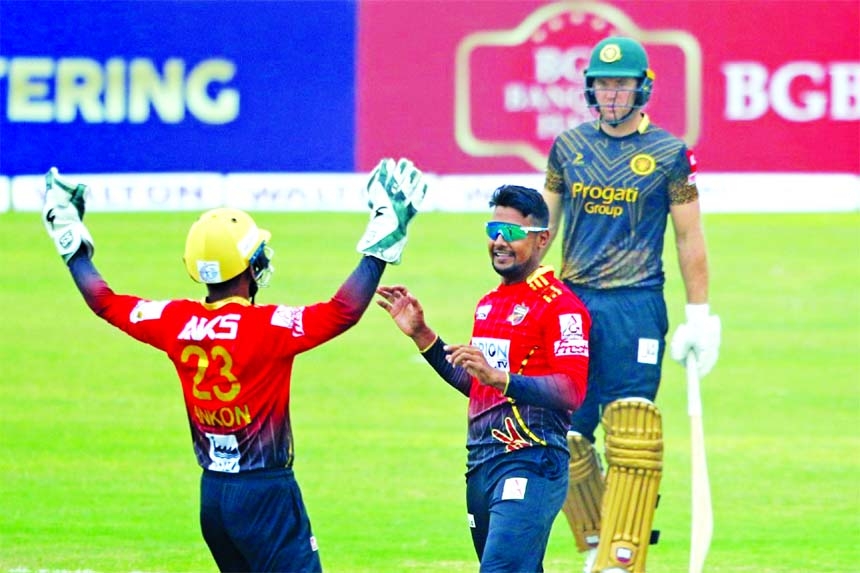 Comilla Victorian wicket-keeper Mahidul Islam Ankon (left) celebrate the dismissal of his counterpart Anamul Haque Bijoy with Nahidul Islam (center) during the Bangladesh Premier League (BPL)at the Sher-e-Bangla National Stadium in Mirpur on Saturday.