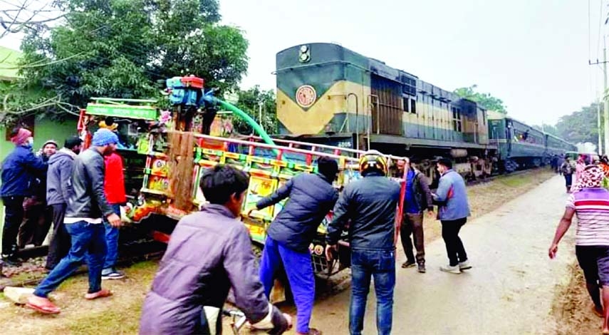 A three-wheeler gets mangled being collided with a train at Alinagar Hajirmorh area under Sadar upazila in Chapainawabganj district on Monday leaving 3 people dead.