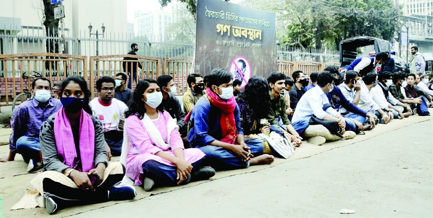 Activists of different student organisations hold a mass gathering programme at Shahbagh area in the capital on Wednesday demanding the resignation of SUST VC.