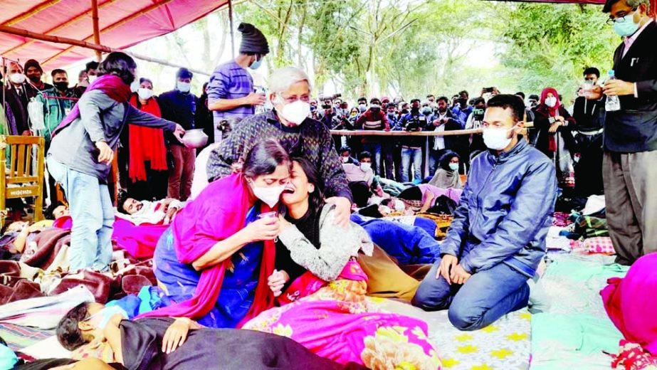 A female student of Shahjalal University of Science and Technology (SUST) breaks down in tears after Prof Muhammad Zafar Iqbal and his wife Prof Yasmeen Haque offer her water to drink to end students' hunger strike on Wednesday. NN photo