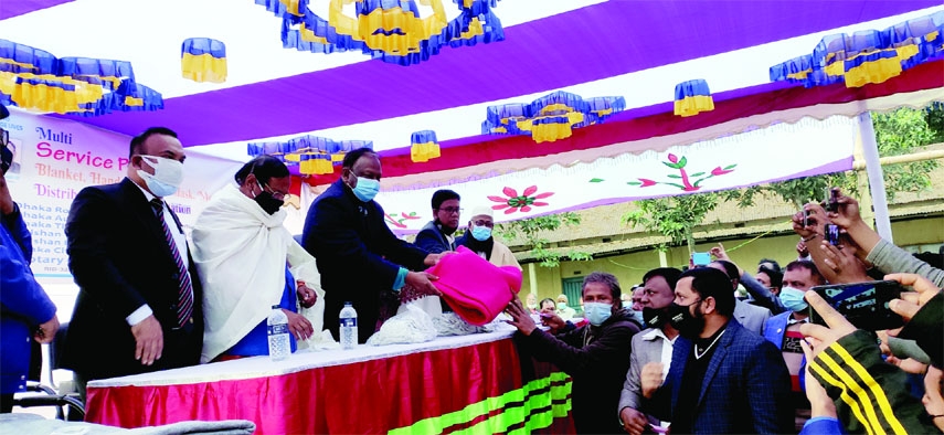 LALMONIRHAT : Commerce Minister Tipu Munshi inaugurates blankets distribution programme at Sheikh Safiuddin Commerce College premises in Lalmonirhat organised by Rotary Club of Lalmonirhat in collaboration with five Rotary Clubs of Dhaka recently.