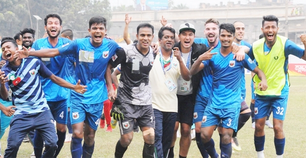 Members of Swadhinata Krira Sangha celebrate after beating Bashundhara Kings in their opening match of the TVS Bangladesh Premier League Football at Shaheed Ahsan Ullah Stadium in Tongi, Gazipur on Thursday.