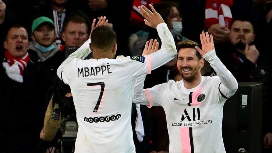 Paris Saint-Germain's forward Lionel Messi (right) is congratulated by forward Kylian Mbappe (left) after scoring a goal during the French L1 football against Lille at the Pierre-Mauroy stadium in Villeneuve-d'Ascq, near Lille on Sunday. Agency photo