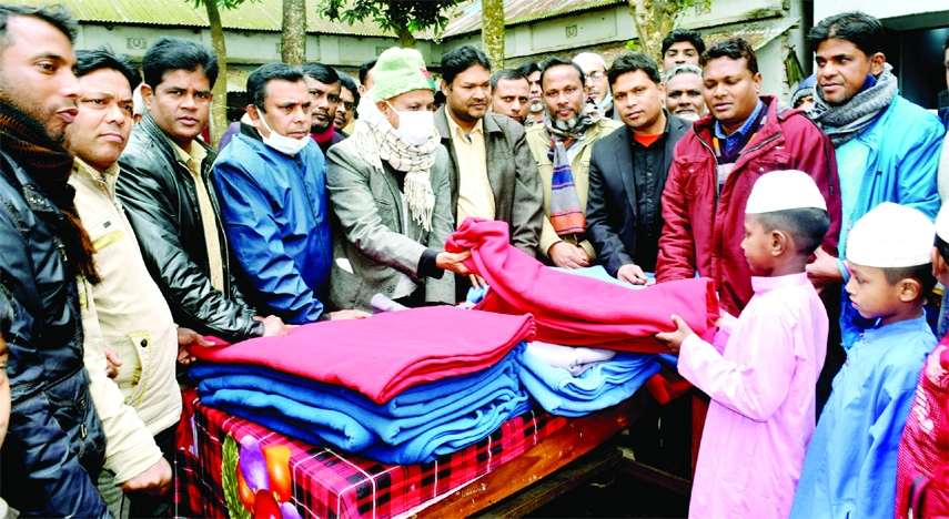 GABTOLI (Bogura): Helaluzzaman Talukder Lalu, former MP and Advisor to the Chairperson of BNP distributing blankets among the orphan children of Rameshwarpur Nununnahar Hafezia and Qawmi Madrasa in Gabtoli Upazila on Sunday.