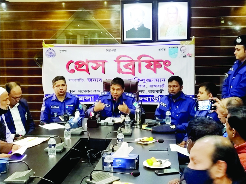 RAJBARI: M M Shakiluzzaman, SP, Rajbari addresses a press briefing on unearthing the clue of double murders and arrest of five criminals with rubbed easy-bike at SP Conference Room organised by Rajbari District Police on Wednesday.