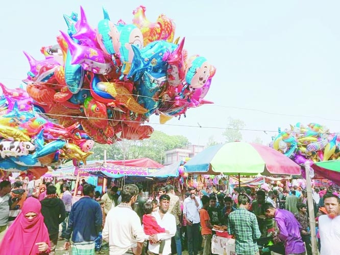 GABTOLI (Bogura): Huge people gather at the historic Poradah Mela was held at Gabtoli Upazial on Wednesday.