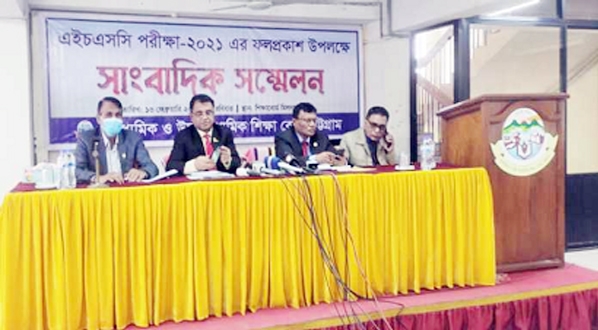 Controller of Examinations of Chittagong Education Board Narayan Chandra Nath presents this year's HSC results in the conference room of the Board on Sunday.