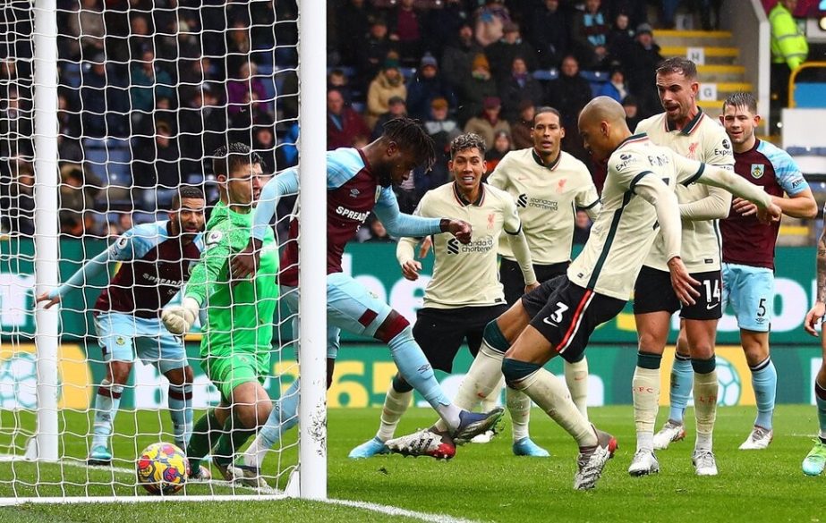 Liverpool's Fabinho (front right) scores the all-important goal against Burnley during their EPL match at Burnley on Sunday. Agency photo