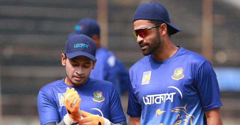 Mushfiqur Rahim (left) and Tamim Iqbal of Bangladesh Cricket team chat during their practice session at Zahur Ahmed Chowdhury Stadium in Chattogram on Sunday. Agency photo