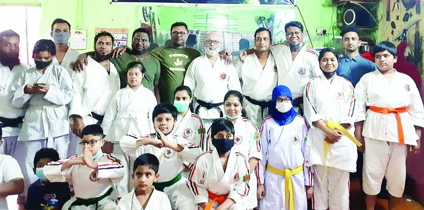 Instructors, belt winners and other learners of Ushu Fighter Martial Arts Association pose for a photo session in the city's Gandaria recently.