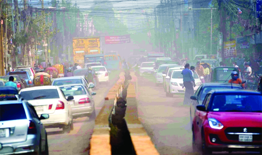 Vehicles as well as pedestrians move through dust at Link Road in Mohakhali area in the capital on Monday. As a result, city dwellers suffer a lot.