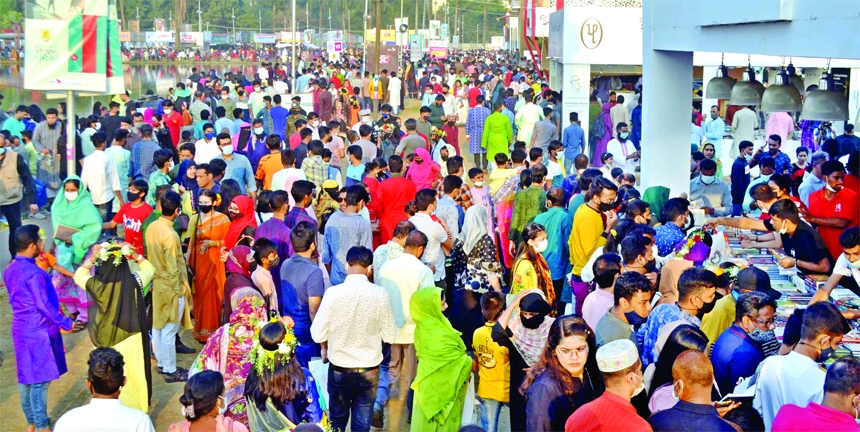 Book-loving customers as well as visitors overcrowd at Amar Ekushey Boi Mela on the weekly holiday Friday. This photo was taken from Suhrawardy Udyan premises.