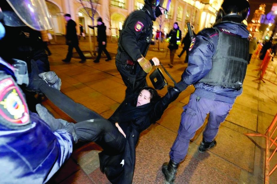 Police detain an anti-war demonstrator during a protest in Saint Petersburg, Russia. Agency photo