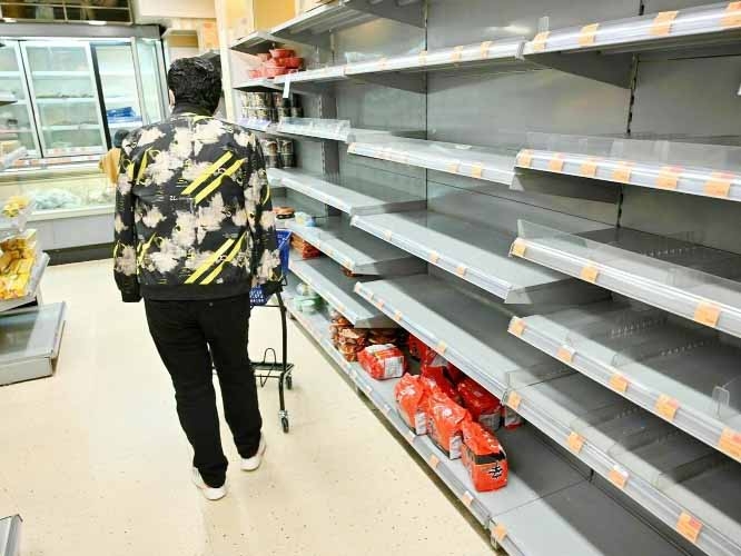 A blank departmental store is the sign of food crisis in Hong Kong.